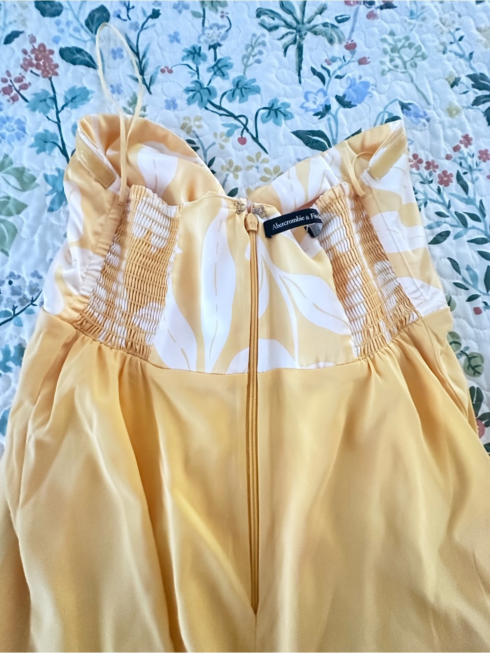Abercrombie
Yellow & White Floral Strapless Maxi Dress - Picture 9 of 12